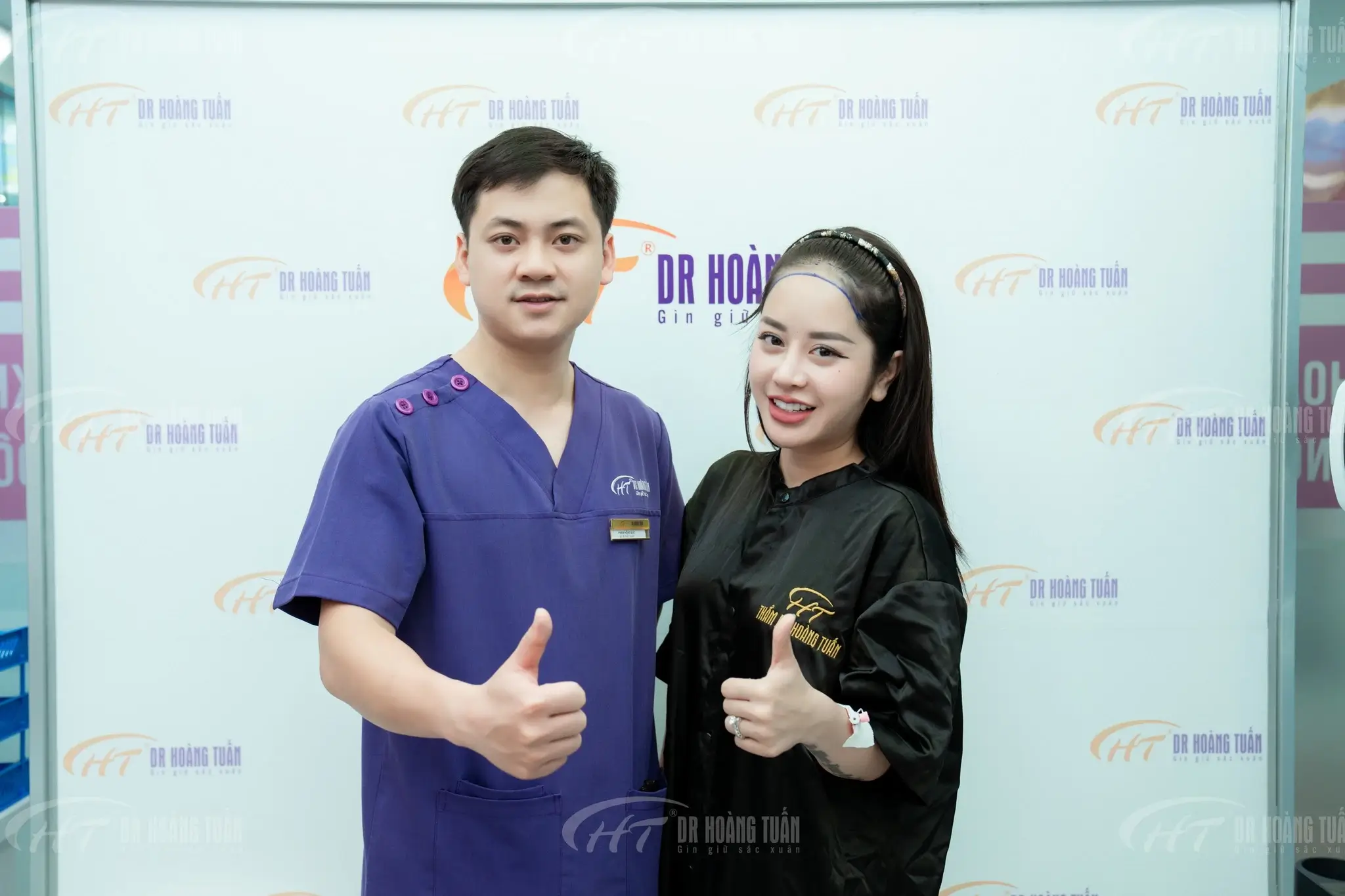 Hình ảnh bác sĩ và khách hàng